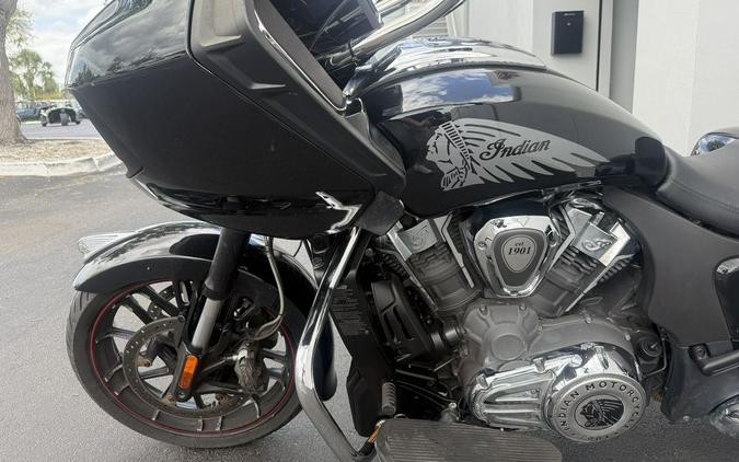 2021 Indian Motorcycle® Challenger® Limited Thunder Black Pearl
