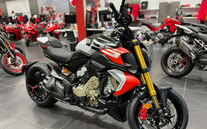 2026 Ducati Diavel V4 RS