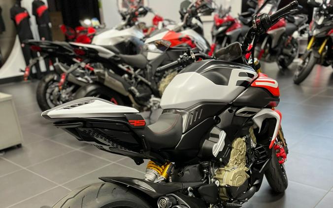 2026 Ducati Diavel V4 RS
