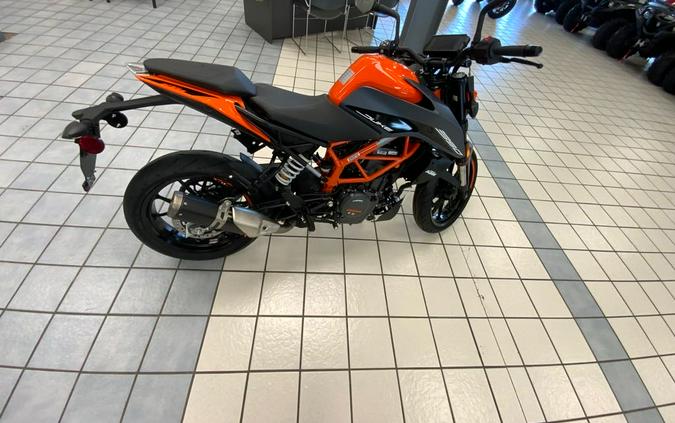 2023 KTM Duke 390