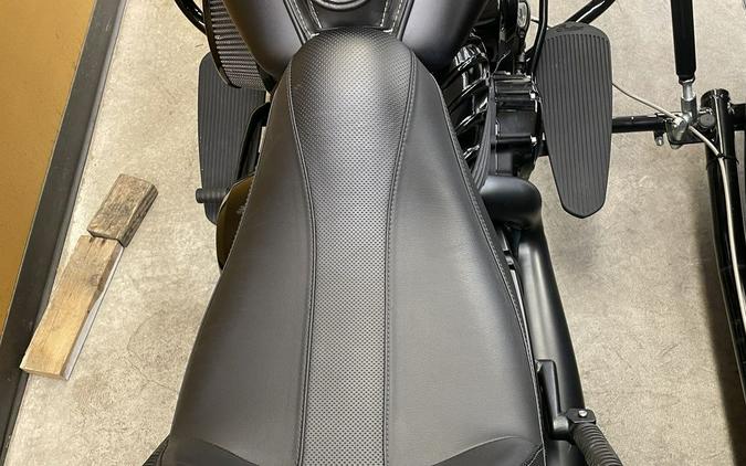 2021 Indian Motorcycle® Chieftain® Dark Horse® Thunder Black Smoke