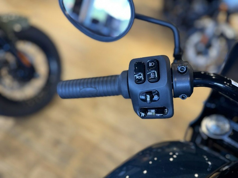 2025 Indian Sport Chief Cascade Green Metallic