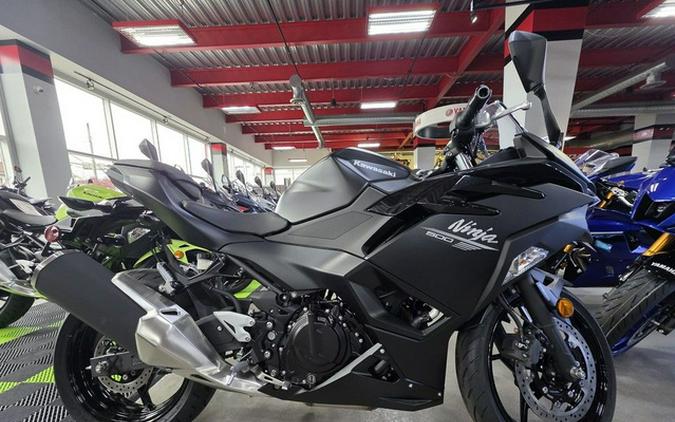 2026 Kawasaki Ninja 500 ABS Metallic Flat Spark Black