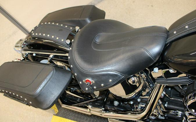 Used 2017 Harley-Davidson Heritage Softail Classic FLSTC Motorcycle For Sale In Miami, Florida