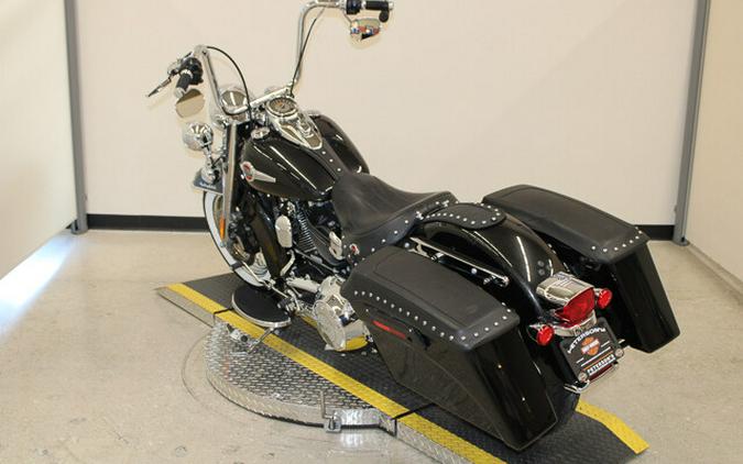 Used 2017 Harley-Davidson Heritage Softail Classic FLSTC Motorcycle For Sale In Miami, Florida