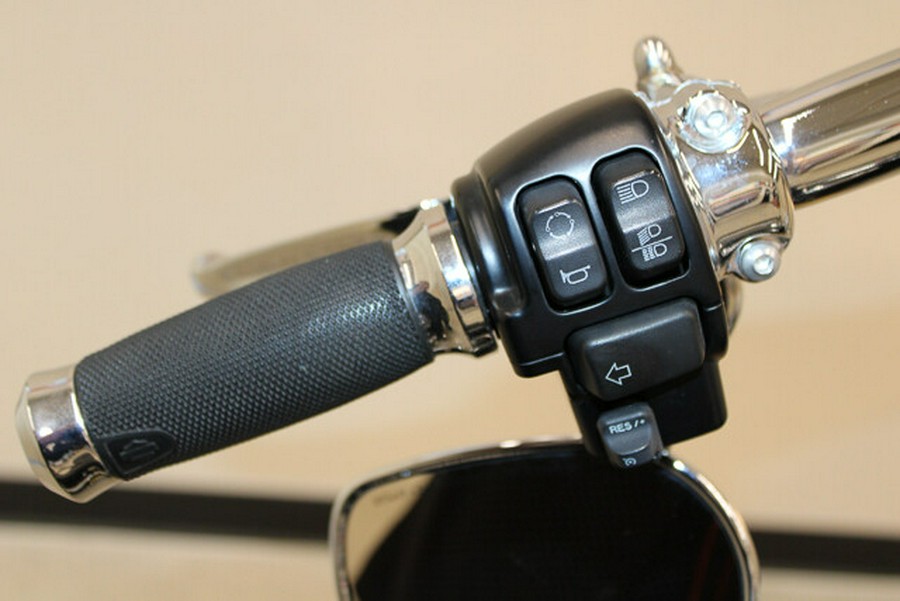 Used 2017 Harley-Davidson Heritage Softail Classic FLSTC Motorcycle For Sale In Miami, Florida