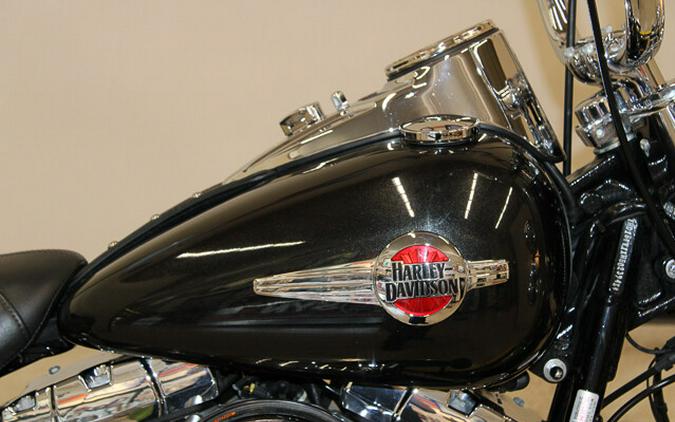 Used 2017 Harley-Davidson Heritage Softail Classic FLSTC Motorcycle For Sale In Miami, Florida