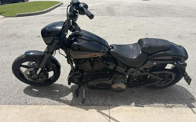 2017 Harley-Davidson® FXSE - CVO™ Pro Street Breakout®