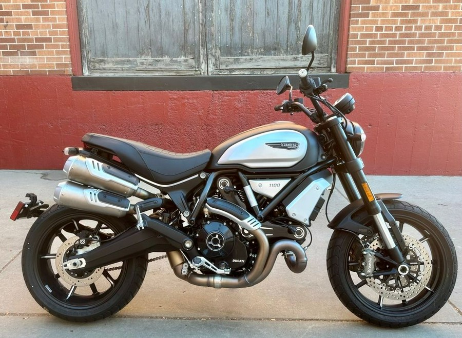 2025 Ducati Scrambler Icon Thrilling Black