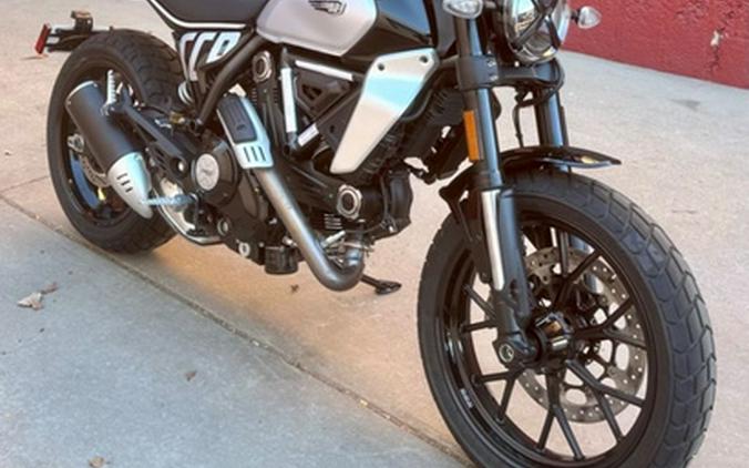 2025 Ducati Scrambler Icon Thrilling Black