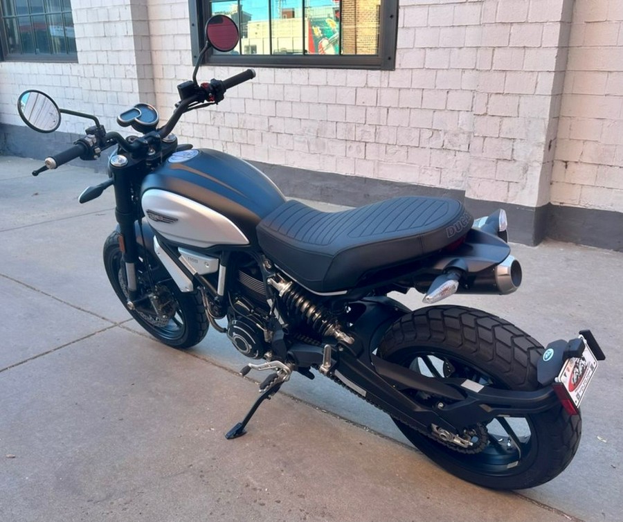 2025 Ducati Scrambler Icon Thrilling Black