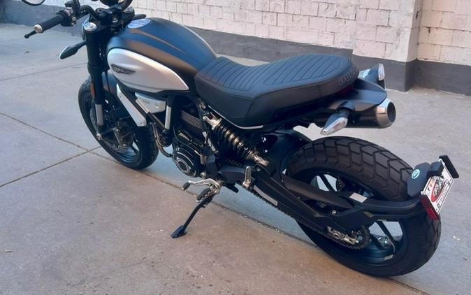 2025 Ducati Scrambler Icon Thrilling Black