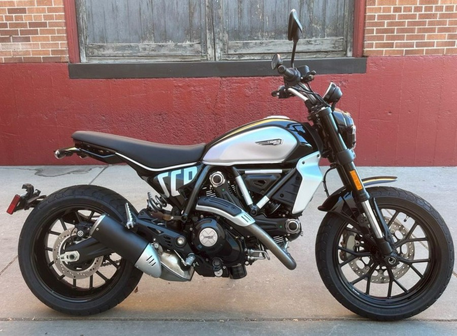 2025 Ducati Scrambler Icon Thrilling Black