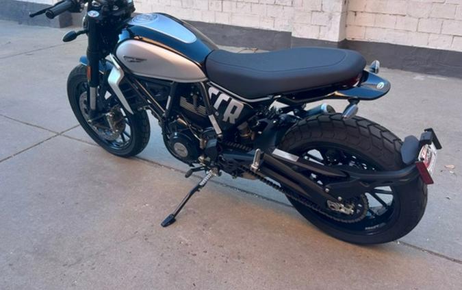 2025 Ducati Scrambler Icon Thrilling Black