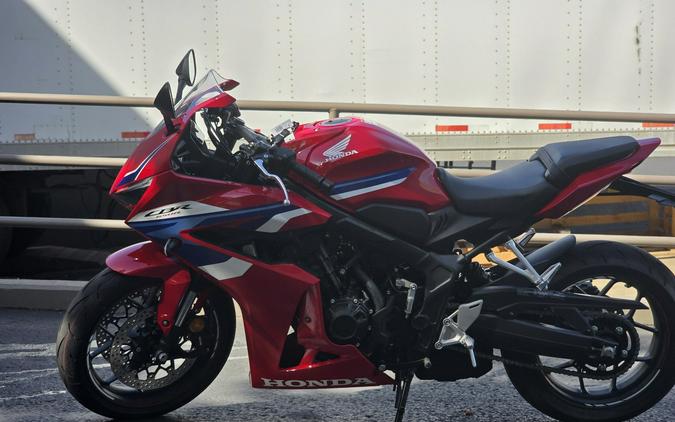 2025 Honda CBR650R E-Clutch