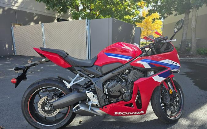 2025 Honda CBR650R E-Clutch