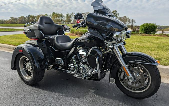 2016 Harley-Davidson Tri Glide Ultra Vivid Black