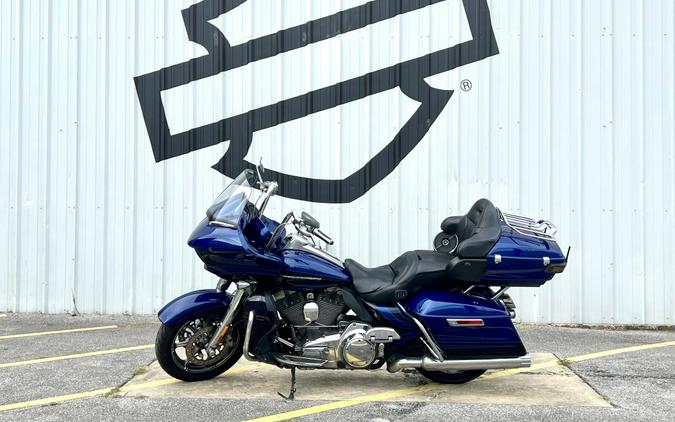 2015 Harley-Davidson® CVO™ Road Glide® Ultra Abyss Blue Crushed Sapphire