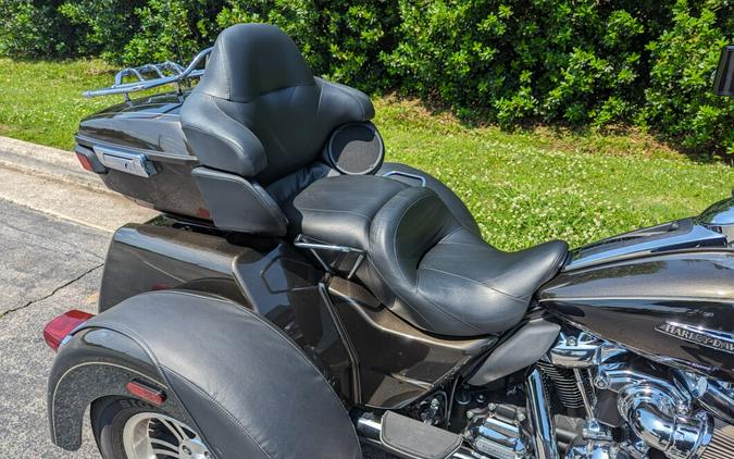 2020 Harley-Davidson Tri Glide Ultra River Rock Gray/Vivid Black