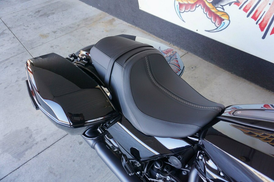 2024 Harley-Davidson Street Glide® Vivid Black - Black Finish