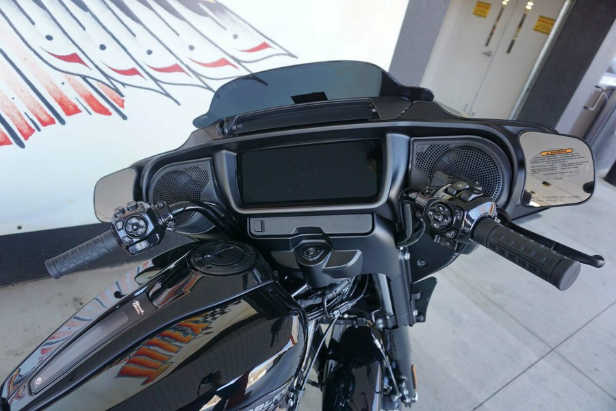 2024 Harley-Davidson Street Glide® Vivid Black - Black Finish