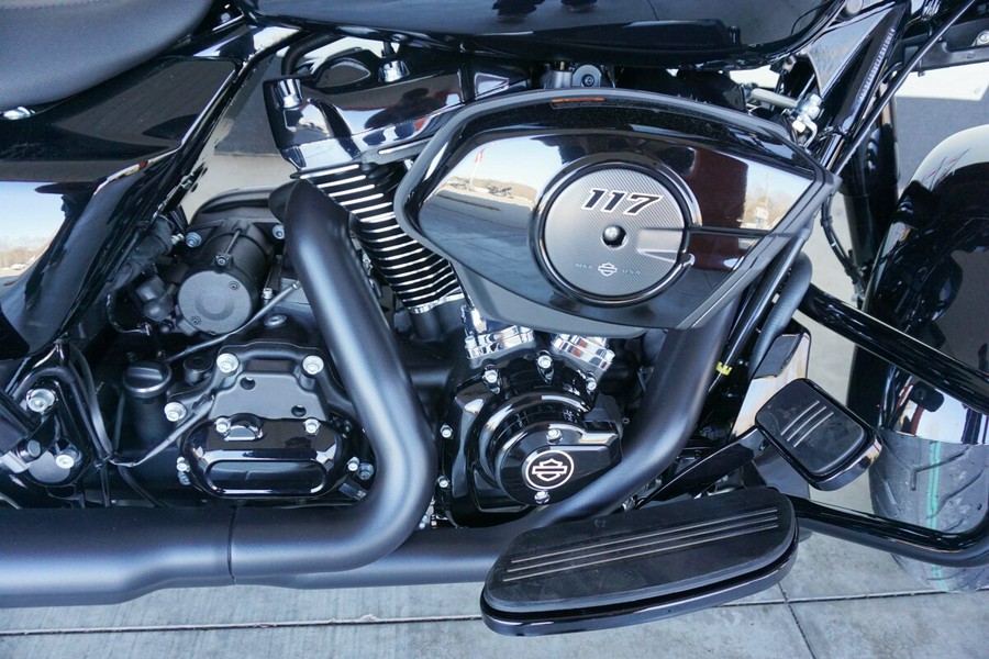 2024 Harley-Davidson Street Glide® Vivid Black - Black Finish