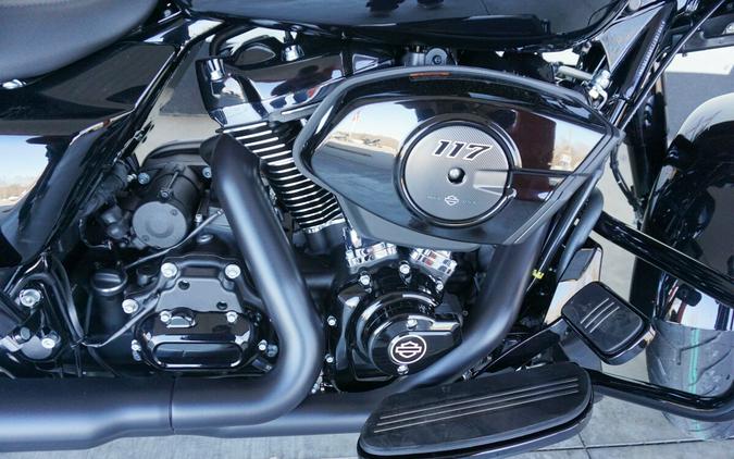 2024 Harley-Davidson Street Glide® Vivid Black - Black Finish