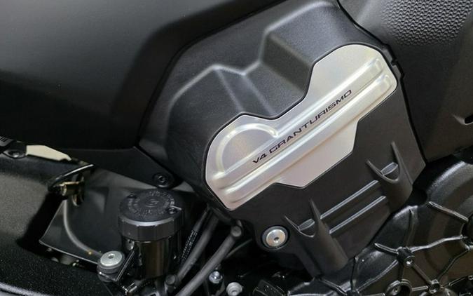 2026 Ducati Diavel V4 Black Roadster