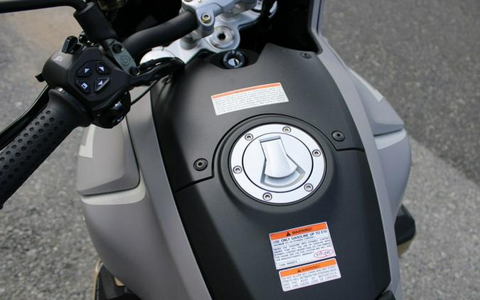 2023 Moto Guzzi V100 Mandello Aviazione Navale