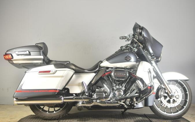 2019 Harley-Davidson CVO Street Glide Charred Steel & Lightening Silver