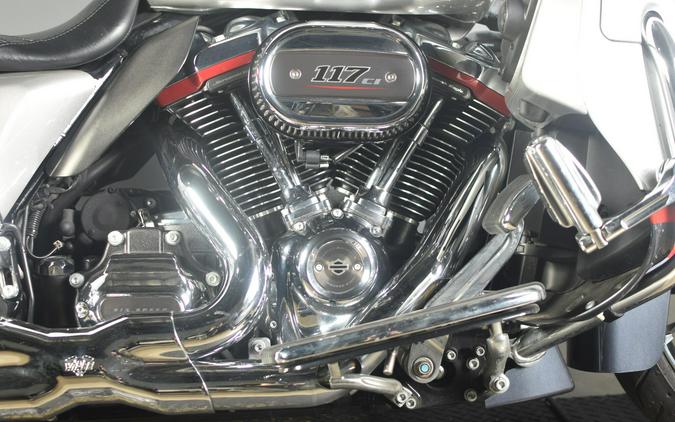 2019 Harley-Davidson CVO Street Glide Charred Steel & Lightening Silver