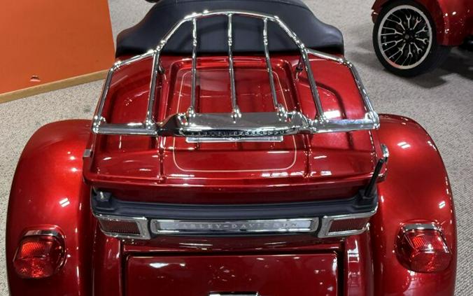 2013 Harley-Davidson® Tri Glide™ Ultra Classic® EMBR RED SUNGLO W/ PINSTRIP