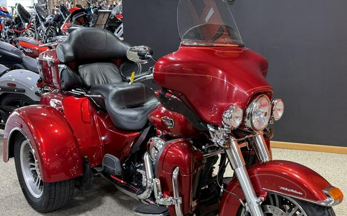 2013 Harley-Davidson® Tri Glide™ Ultra Classic® EMBR RED SUNGLO W/ PINSTRIP