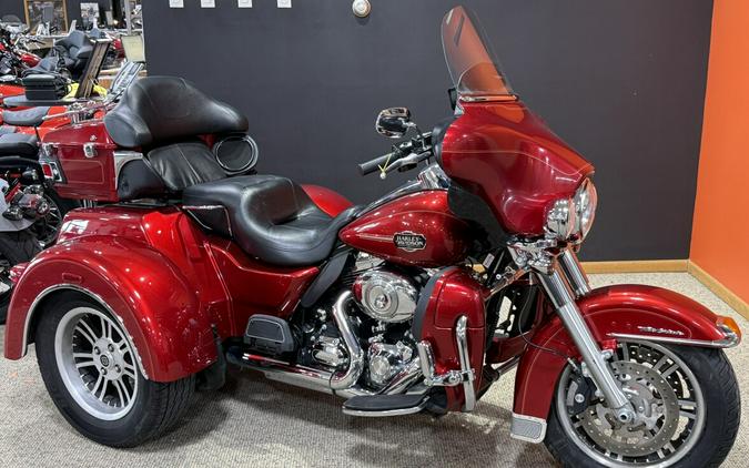 2013 Harley-Davidson® Tri Glide™ Ultra Classic® EMBR RED SUNGLO W/ PINSTRIP