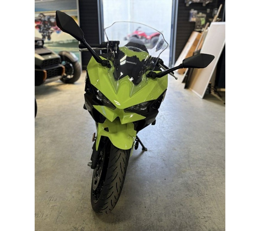2026 Kawasaki Ninja 500 ABS Metallic Yellowish GreenEbony