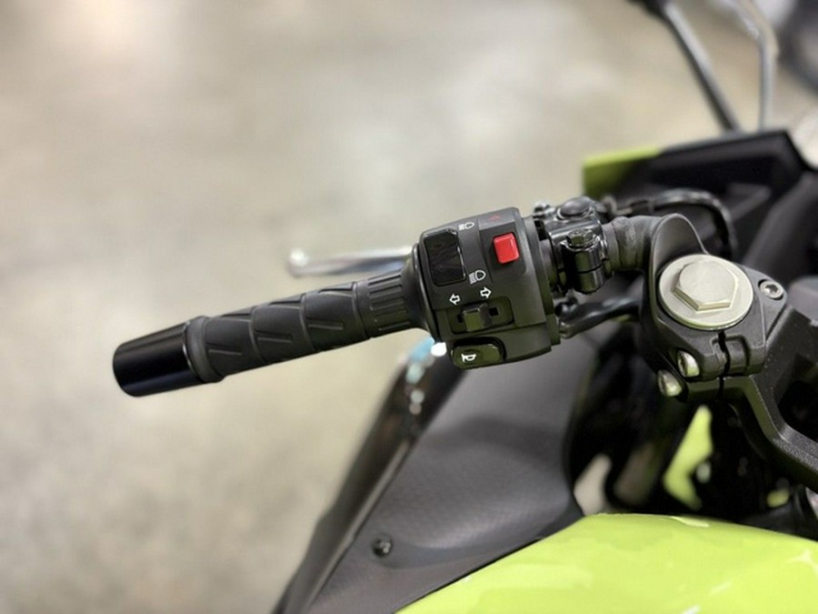 2026 Kawasaki Ninja 500 ABS Metallic Yellowish GreenEbony