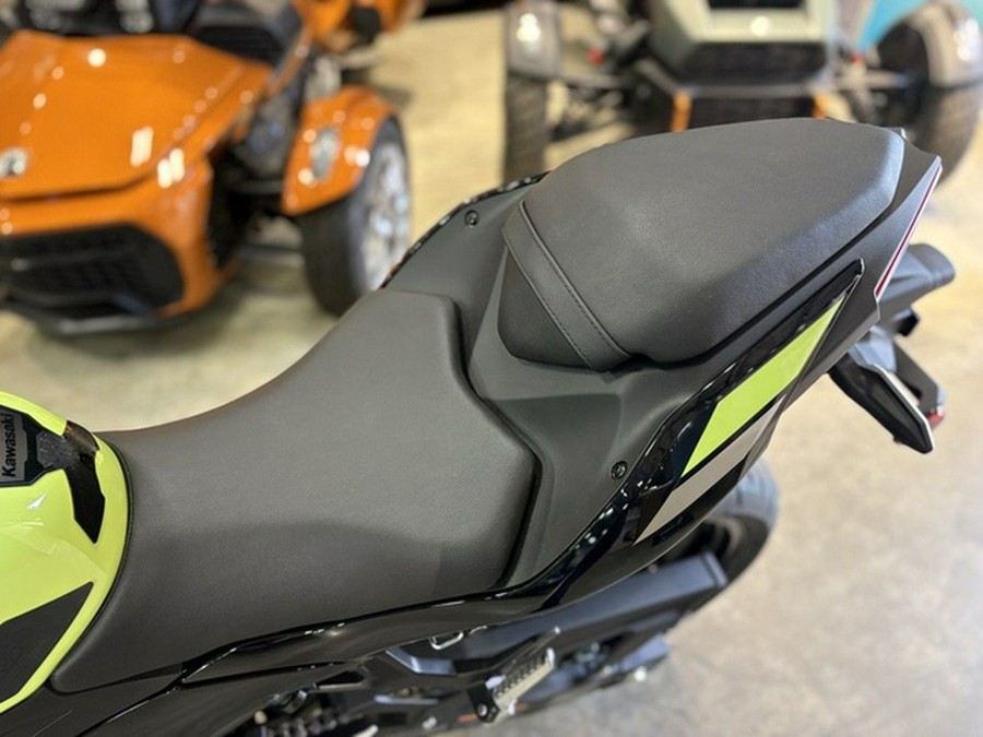 2026 Kawasaki Ninja 500 ABS Metallic Yellowish GreenEbony