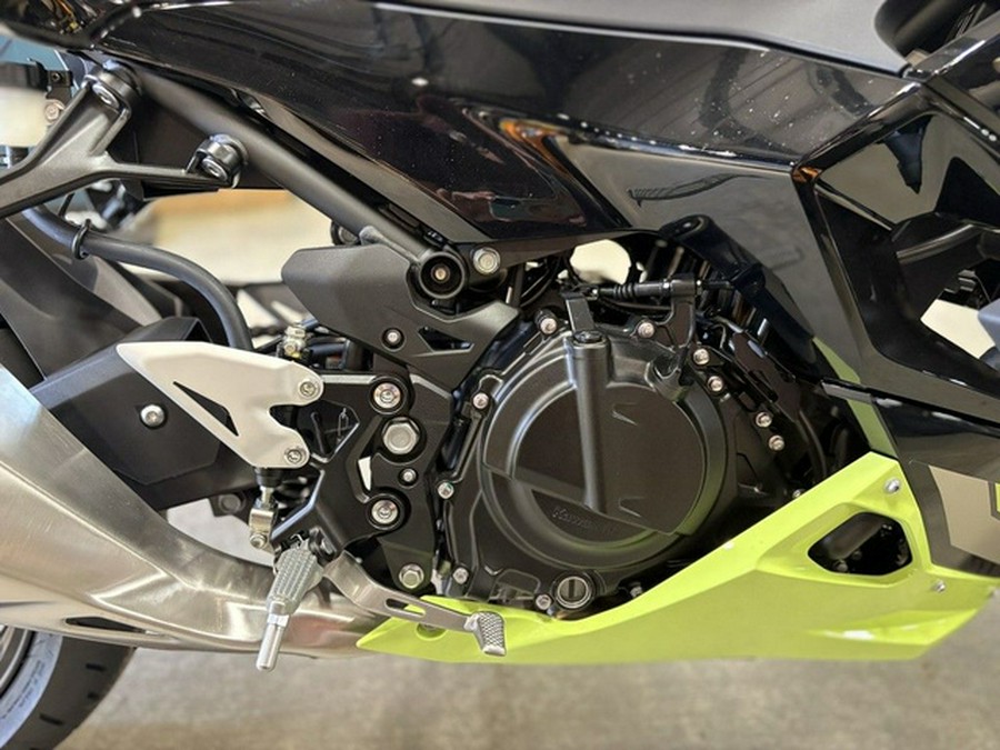 2026 Kawasaki Ninja 500 ABS Metallic Yellowish GreenEbony