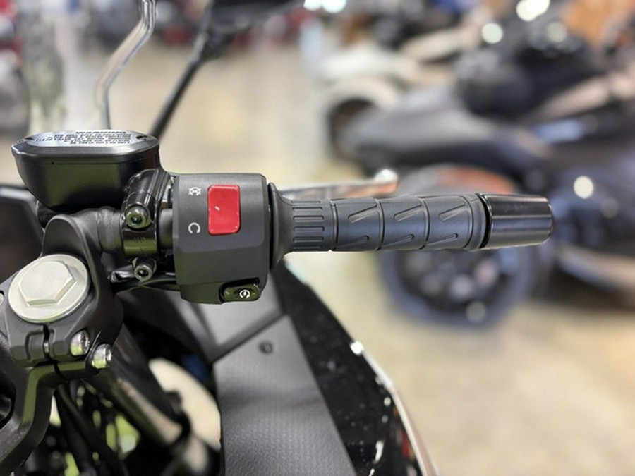 2026 Kawasaki Ninja 500 ABS Metallic Yellowish GreenEbony