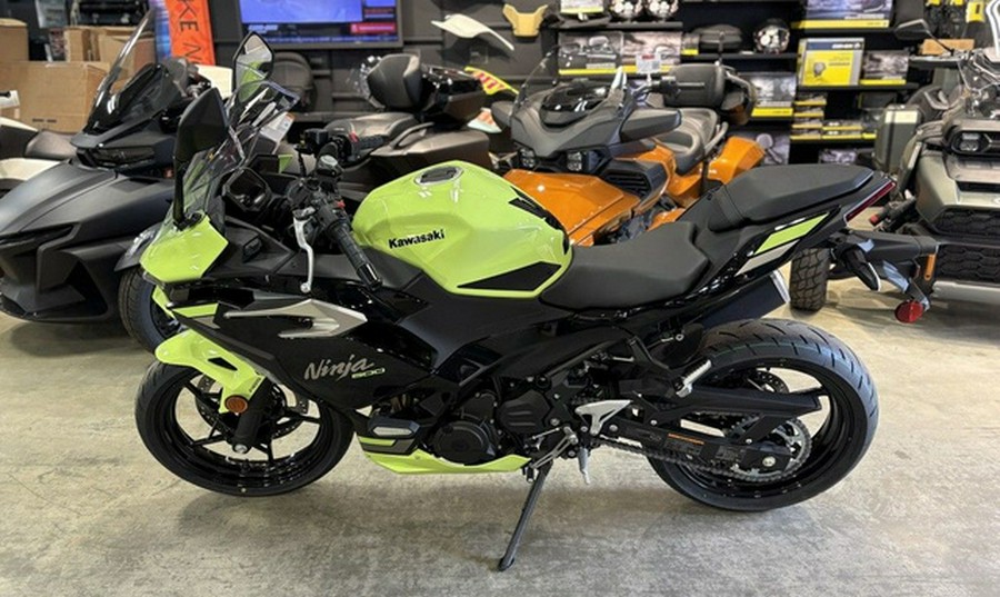 2026 Kawasaki Ninja 500 ABS Metallic Yellowish GreenEbony