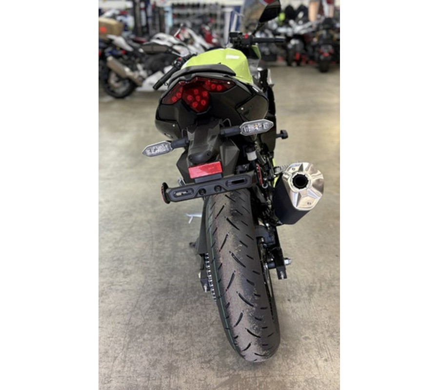 2026 Kawasaki Ninja 500 ABS Metallic Yellowish GreenEbony
