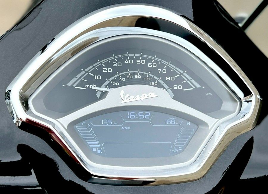 2023 Vespa GTS 300