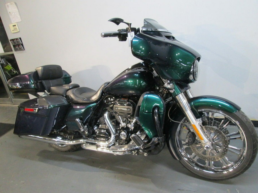 2017 Harley-Davidson® FLHXSE - CVO™ Street Glide®