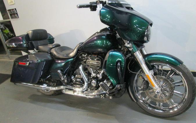 2017 Harley-Davidson® FLHXSE - CVO™ Street Glide®