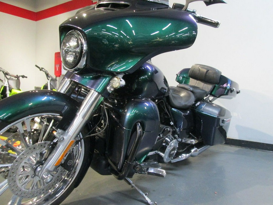 2017 Harley-Davidson® FLHXSE - CVO™ Street Glide®