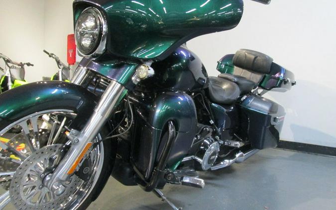 2017 Harley-Davidson® FLHXSE - CVO™ Street Glide®