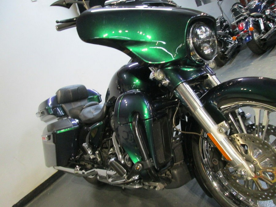 2017 Harley-Davidson® FLHXSE - CVO™ Street Glide®