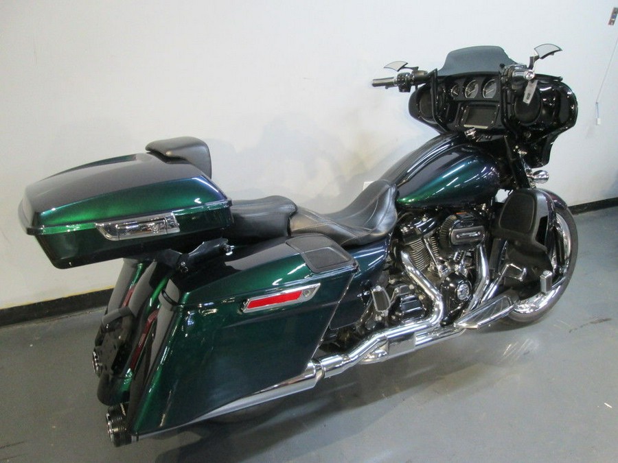 2017 Harley-Davidson® FLHXSE - CVO™ Street Glide®