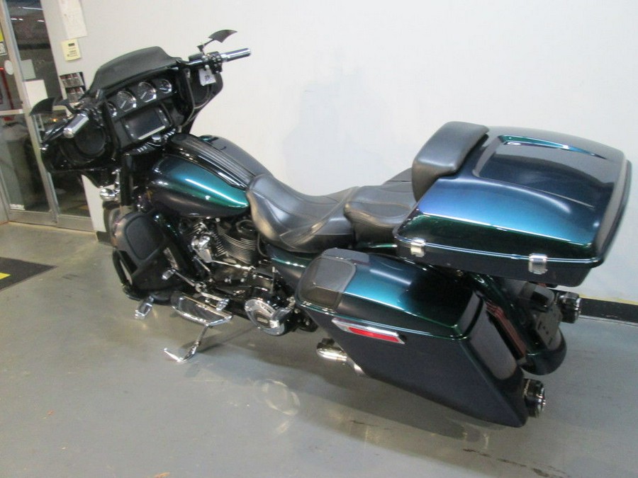 2017 Harley-Davidson® FLHXSE - CVO™ Street Glide®