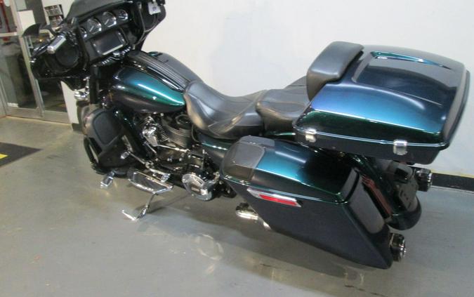 2017 Harley-Davidson® FLHXSE - CVO™ Street Glide®